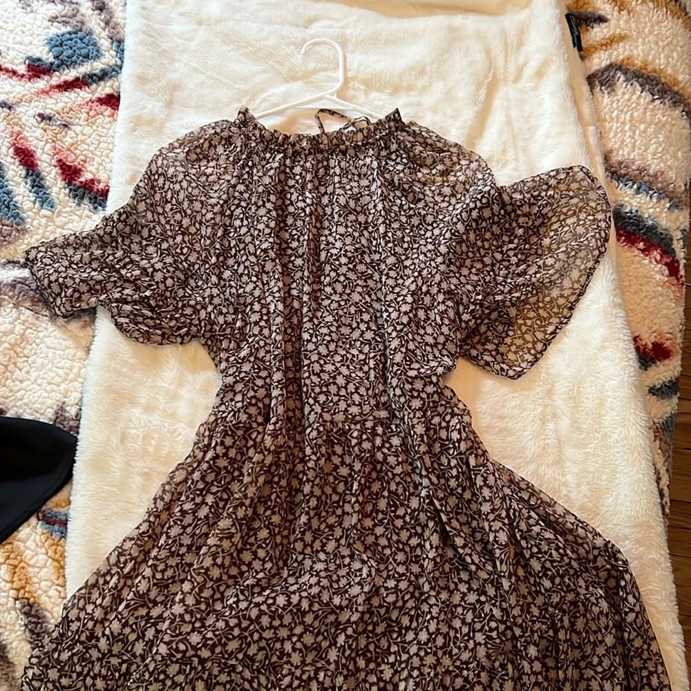 H&M dress. Hits couple inches above knee. Fit between 2-6.